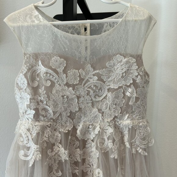 David's Bridal Lace Illusion & Tulle Flower Girl Dress WG1411 Ivory/Champagne 6 - Picture 6 of 10